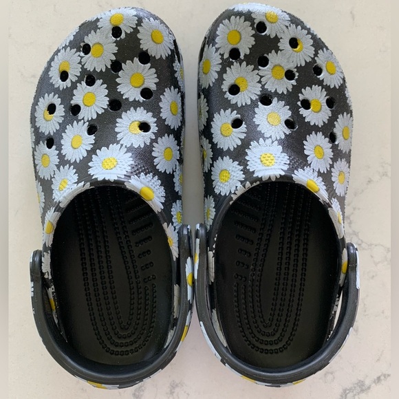Daisy Floral Print Crocs / Size 6 - Picture 1 of 5